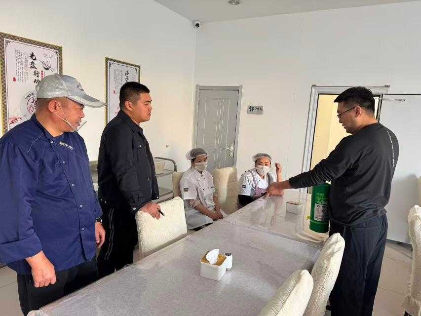 吉林大安市局（分公司）开展食堂工作人员安全培训