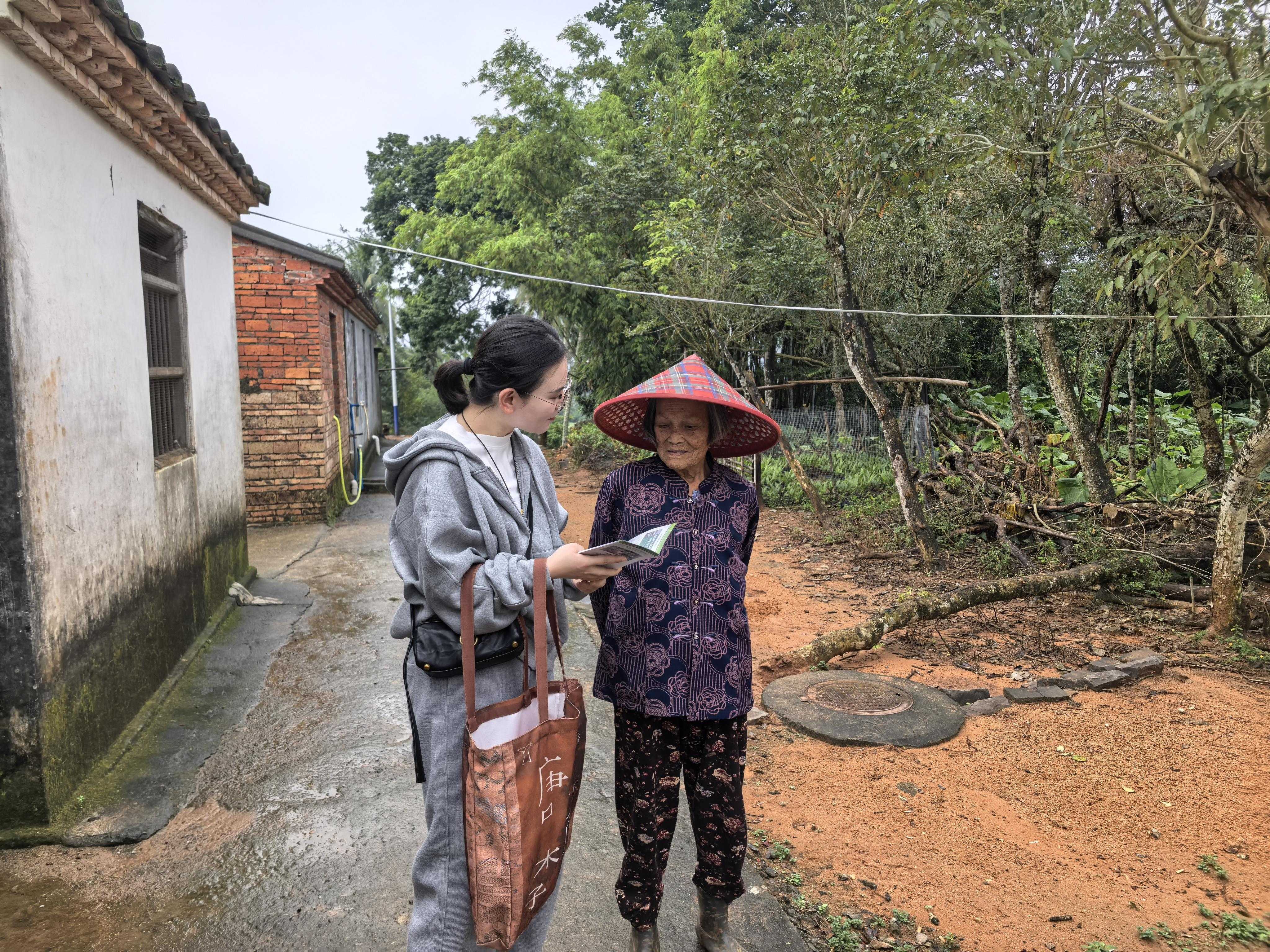海南海口市局开展“送法进乡村”活动