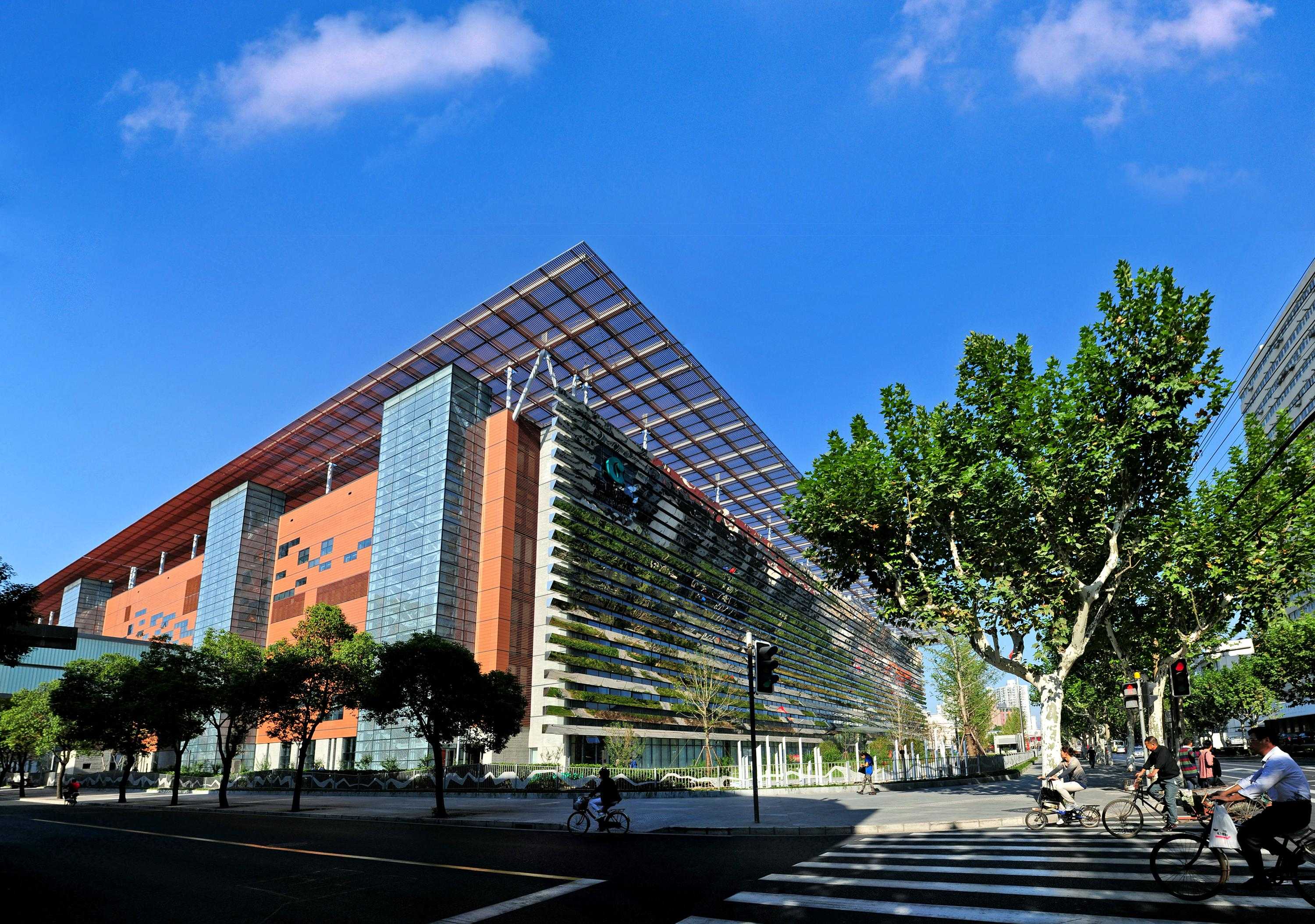 砥砺百年 再续华章